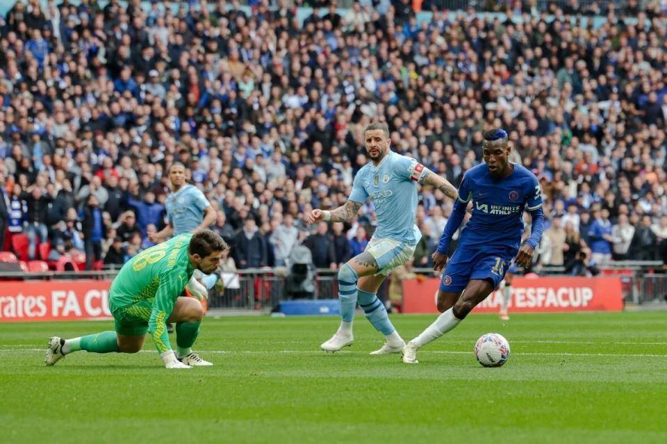 包含巴黎圣日耳曼发布备战花絮，赛前单刀错失，足总杯任务艰巨，细节决定成败的词条