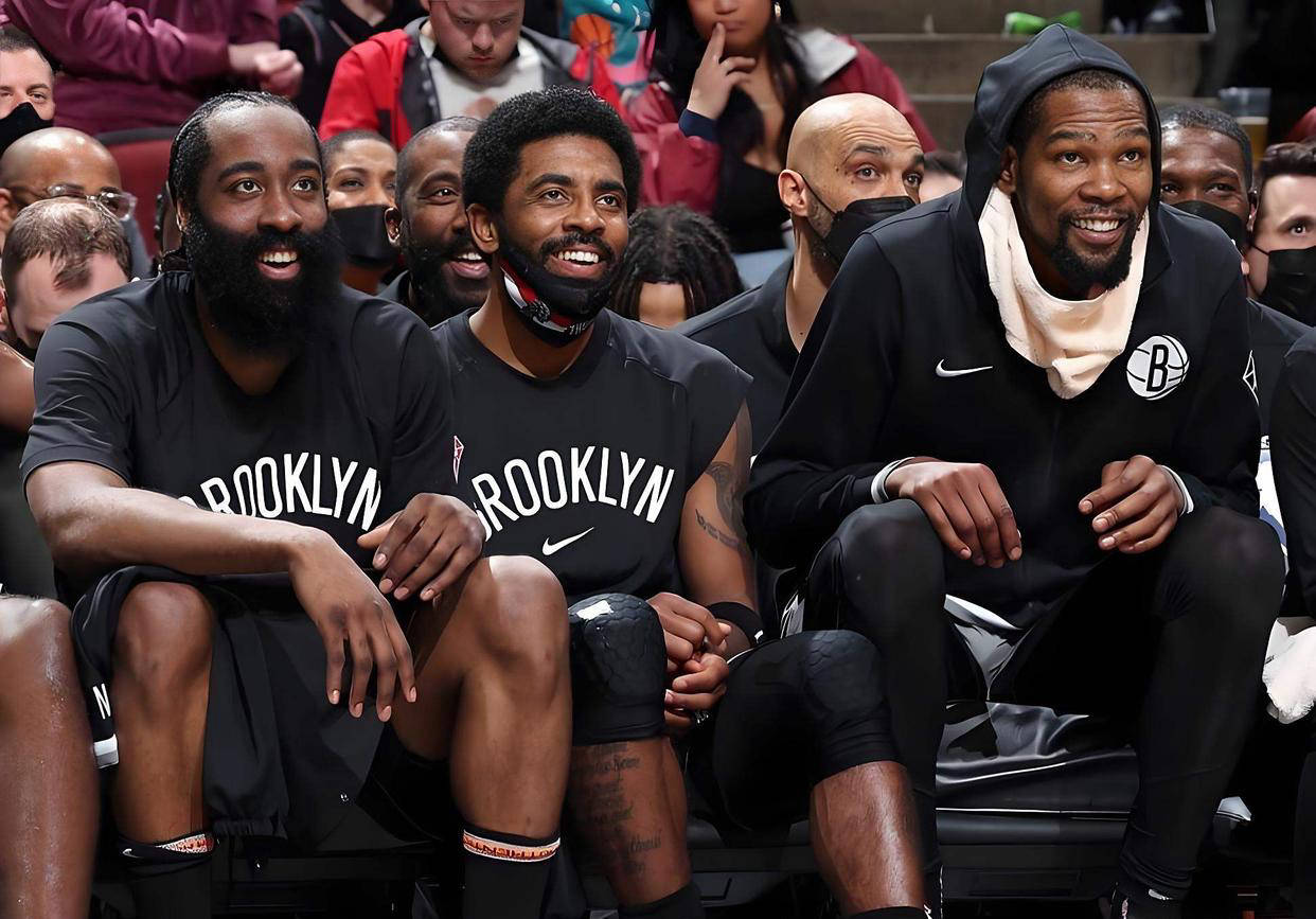 布鲁克林篮网训练开放日，转会期强势反弹引欢呼，NBA季后赛在即，更衣室氛围转暖的简单介绍-s15赛程