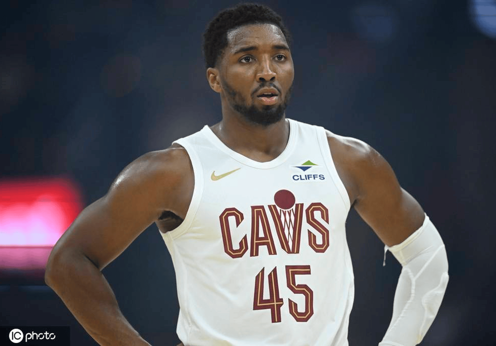 关于克里夫兰骑士迎NBA总决赛关键赛，今夜刷新队史纪录，赛场秩序良好，心理建设被强调的信息